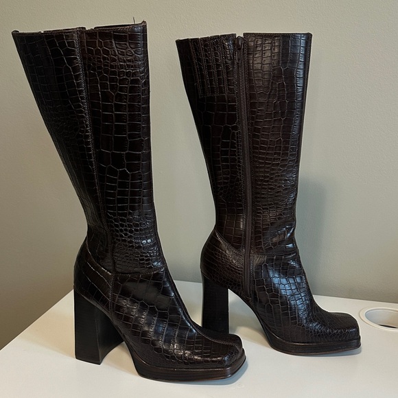 Steve Madden Vintage Latoya Brown Croc-Embossed Knee-High Boots with chunky heel - Picture 5 of 9